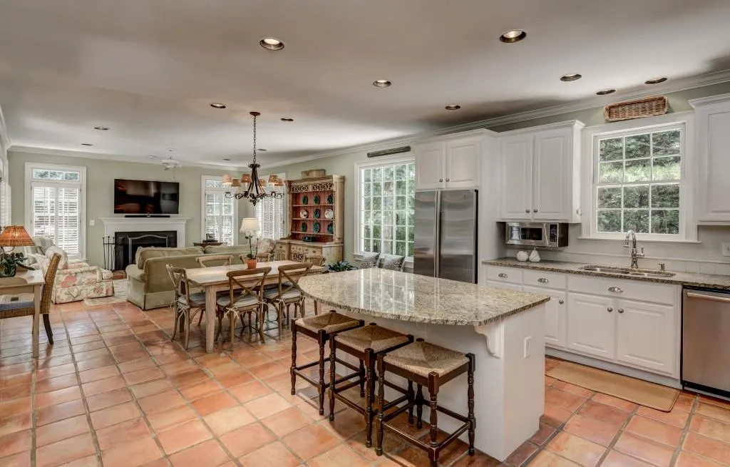 2823 Dover Road, Atlanta, Georgia 30327, 4 Bedrooms Bedrooms, ,4 BathroomsBathrooms,Residential,Sold,2823 Dover Road,5949864