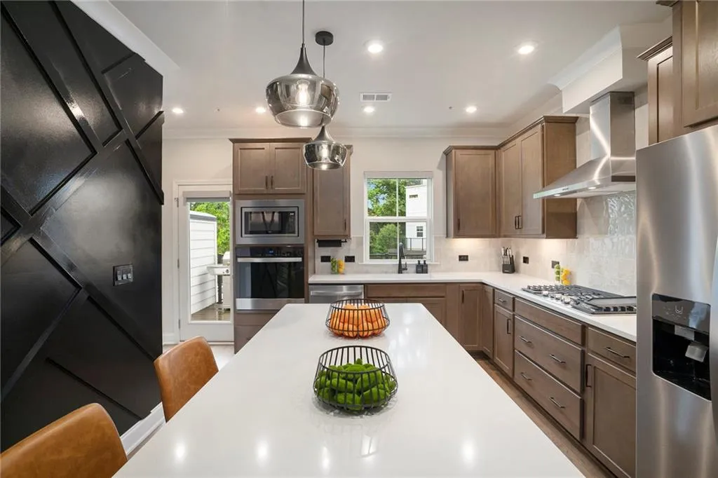 2505 Astaire Court Nw Unit 37, Atlanta, Georgia 30318, 3 Bedrooms Bedrooms, ,3 BathroomsBathrooms,Residential,For Sale,2505 Astaire Court Nw Unit 37,7573542