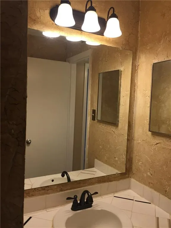 6700 Roswell Road Unit 24c, Atlanta, Georgia 30328, 2 Bedrooms Bedrooms, ,2 BathroomsBathrooms,Residential,Sold,6700 Roswell Road Unit 24c,5682073