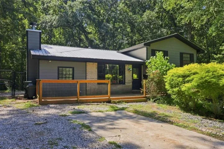 2840 Lois Lane, Loganville, Georgia 30052