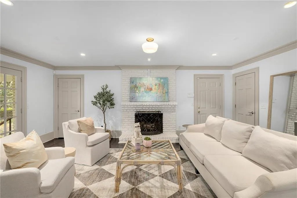 965 Landmark Drive, Atlanta, Georgia 30342, 5 Bedrooms Bedrooms, ,3 BathroomsBathrooms,Residential,For Sale,965 Landmark Drive,7688343