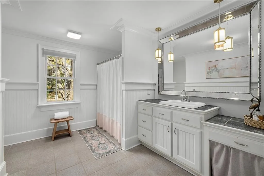 965 Landmark Drive, Atlanta, Georgia 30342, 5 Bedrooms Bedrooms, ,3 BathroomsBathrooms,Residential,For Sale,965 Landmark Drive,7688343