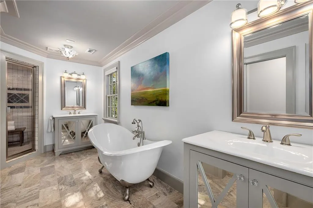 965 Landmark Drive, Atlanta, Georgia 30342, 5 Bedrooms Bedrooms, ,3 BathroomsBathrooms,Residential,For Sale,965 Landmark Drive,7688343