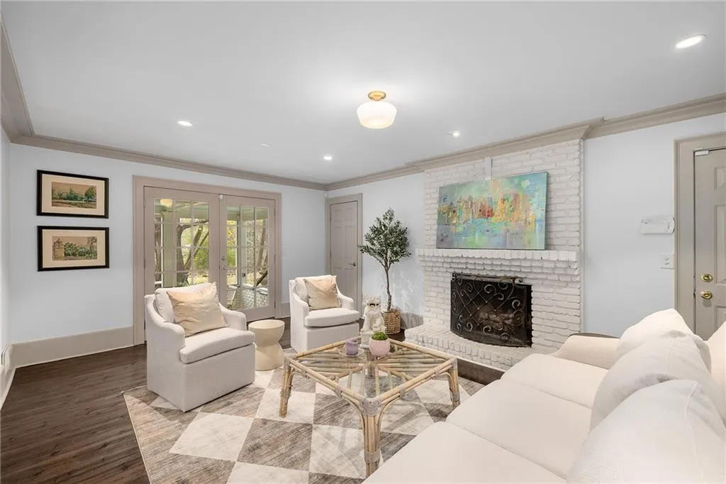 965 Landmark Drive, Atlanta, Georgia 30342, 5 Bedrooms Bedrooms, ,3 BathroomsBathrooms,Residential,For Sale,965 Landmark Drive,7688343