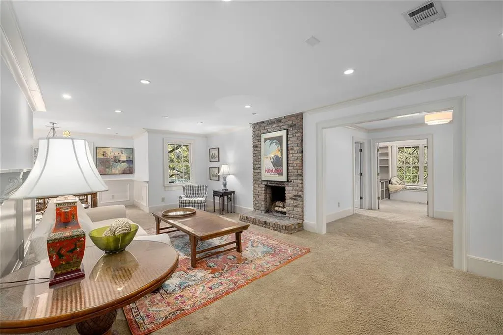 965 Landmark Drive, Atlanta, Georgia 30342, 5 Bedrooms Bedrooms, ,3 BathroomsBathrooms,Residential,For Sale,965 Landmark Drive,7688343