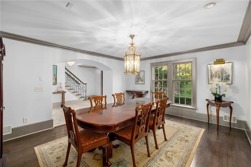 965 Landmark Drive, Atlanta, Georgia 30342, 5 Bedrooms Bedrooms, ,3 BathroomsBathrooms,Residential,For Sale,965 Landmark Drive,7688343