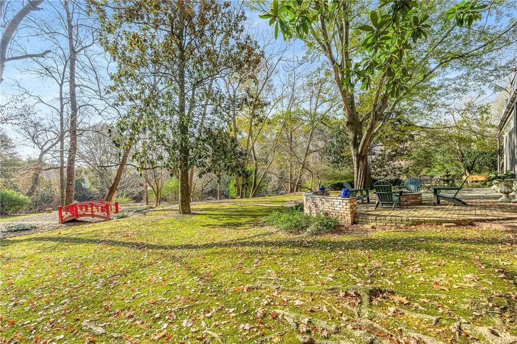 965 Landmark Drive, Atlanta, Georgia 30342, 5 Bedrooms Bedrooms, ,3 BathroomsBathrooms,Residential,For Sale,965 Landmark Drive,7688343