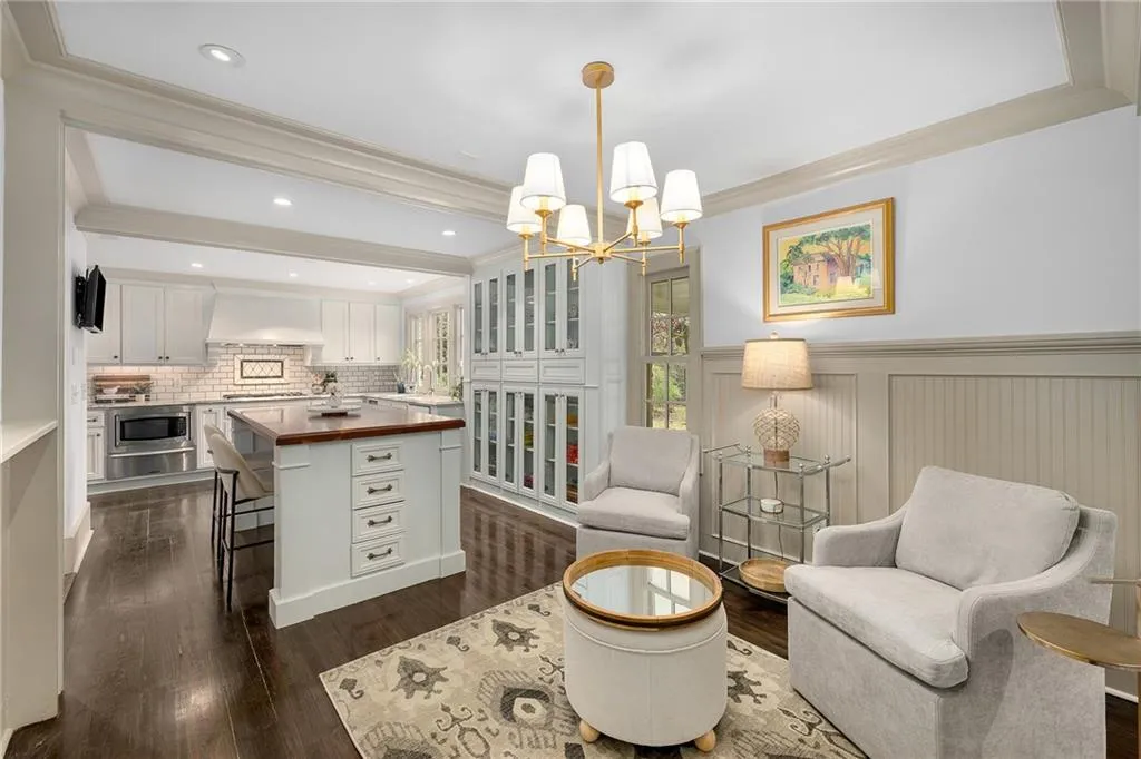 965 Landmark Drive, Atlanta, Georgia 30342, 5 Bedrooms Bedrooms, ,3 BathroomsBathrooms,Residential,For Sale,965 Landmark Drive,7688343