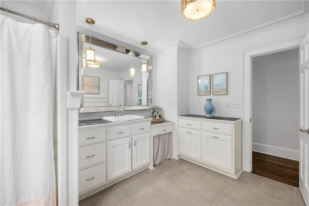 965 Landmark Drive, Atlanta, Georgia 30342, 5 Bedrooms Bedrooms, ,3 BathroomsBathrooms,Residential,For Sale,965 Landmark Drive,7688343