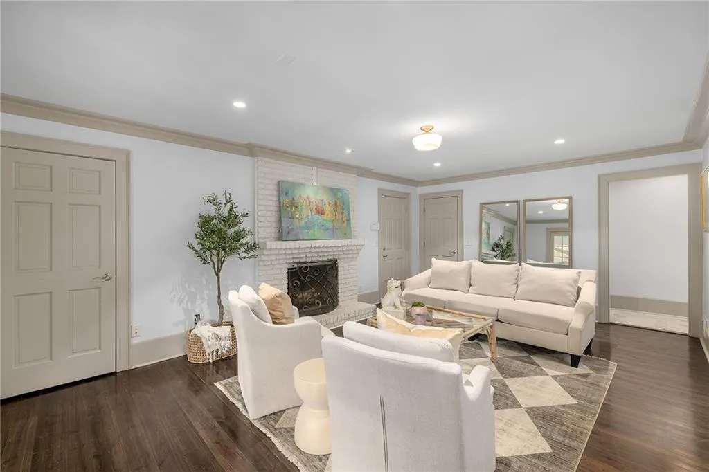 965 Landmark Drive, Atlanta, Georgia 30342, 5 Bedrooms Bedrooms, ,3 BathroomsBathrooms,Residential,For Sale,965 Landmark Drive,7688343