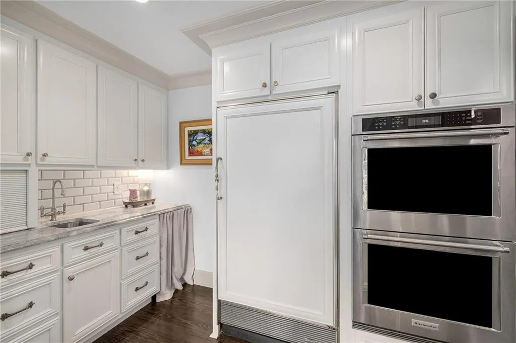 965 Landmark Drive, Atlanta, Georgia 30342, 5 Bedrooms Bedrooms, ,3 BathroomsBathrooms,Residential,For Sale,965 Landmark Drive,7688343