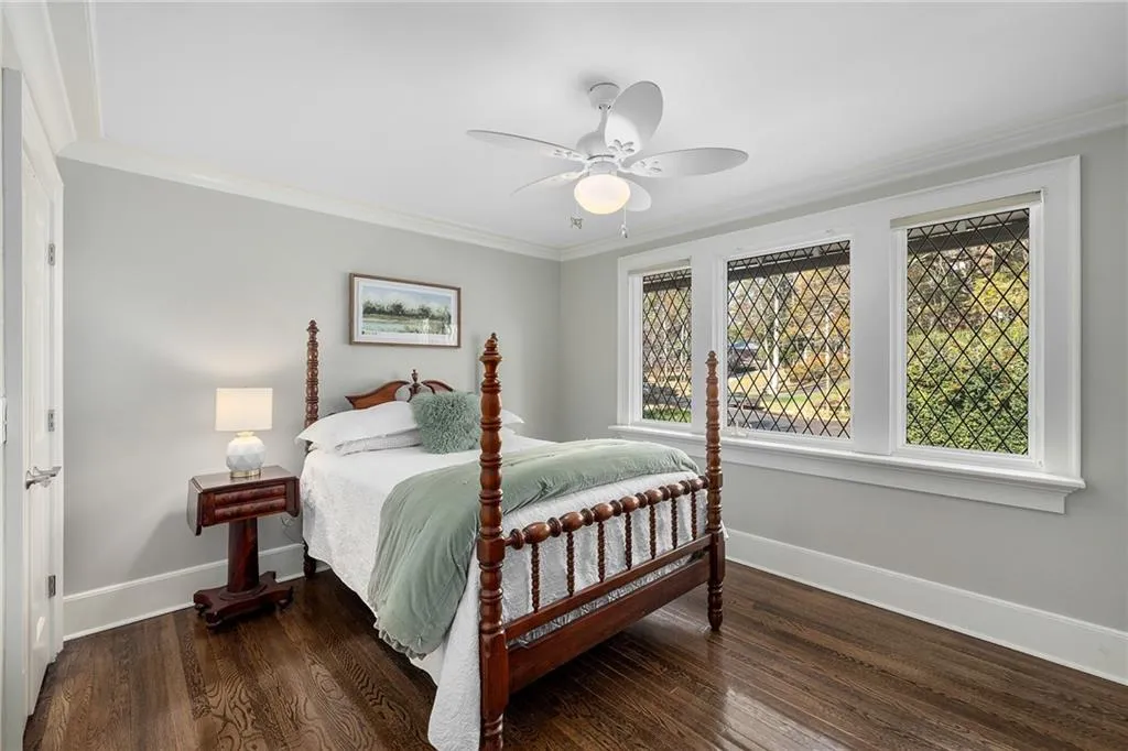 965 Landmark Drive, Atlanta, Georgia 30342, 5 Bedrooms Bedrooms, ,3 BathroomsBathrooms,Residential,For Sale,965 Landmark Drive,7688343