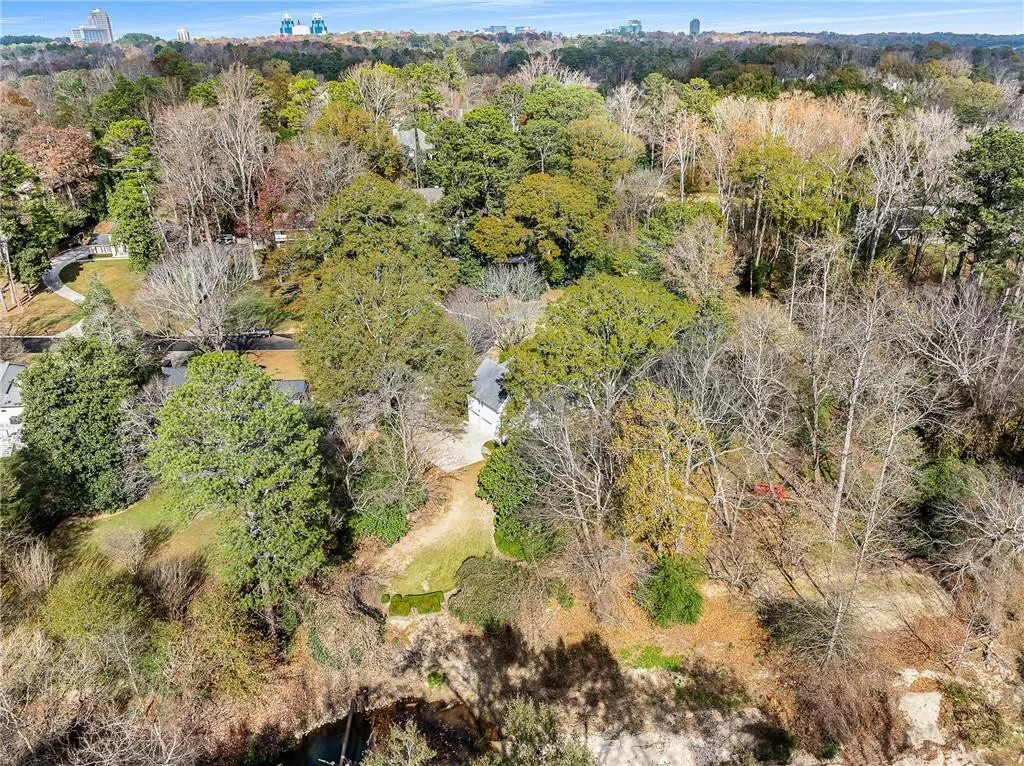 965 Landmark Drive, Atlanta, Georgia 30342, 5 Bedrooms Bedrooms, ,3 BathroomsBathrooms,Residential,For Sale,965 Landmark Drive,7688343