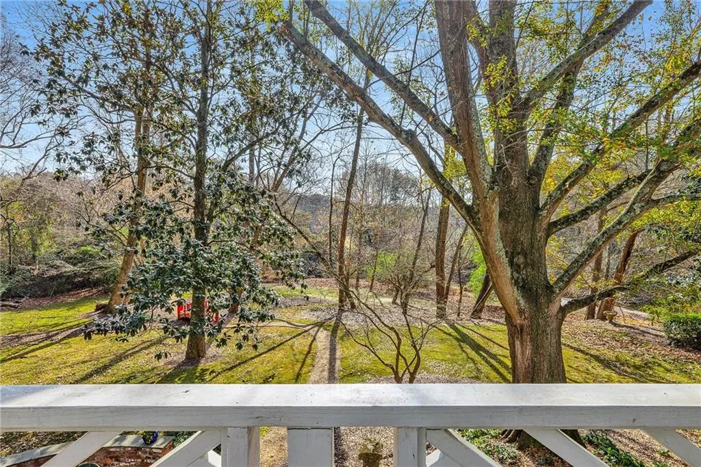 965 Landmark Drive, Atlanta, Georgia 30342, 5 Bedrooms Bedrooms, ,3 BathroomsBathrooms,Residential,For Sale,965 Landmark Drive,7688343