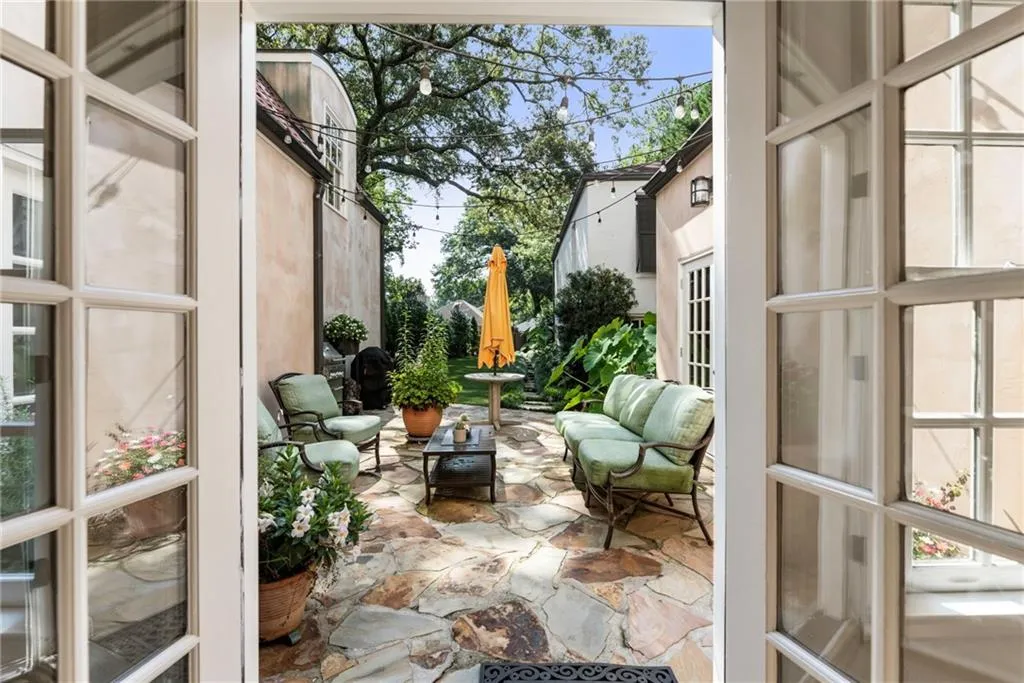 2085 Mckinley Road Nw, Atlanta, Georgia 30318, 6 Bedrooms Bedrooms, ,4 BathroomsBathrooms,Residential,For Sale,2085 Mckinley Road Nw,7624908