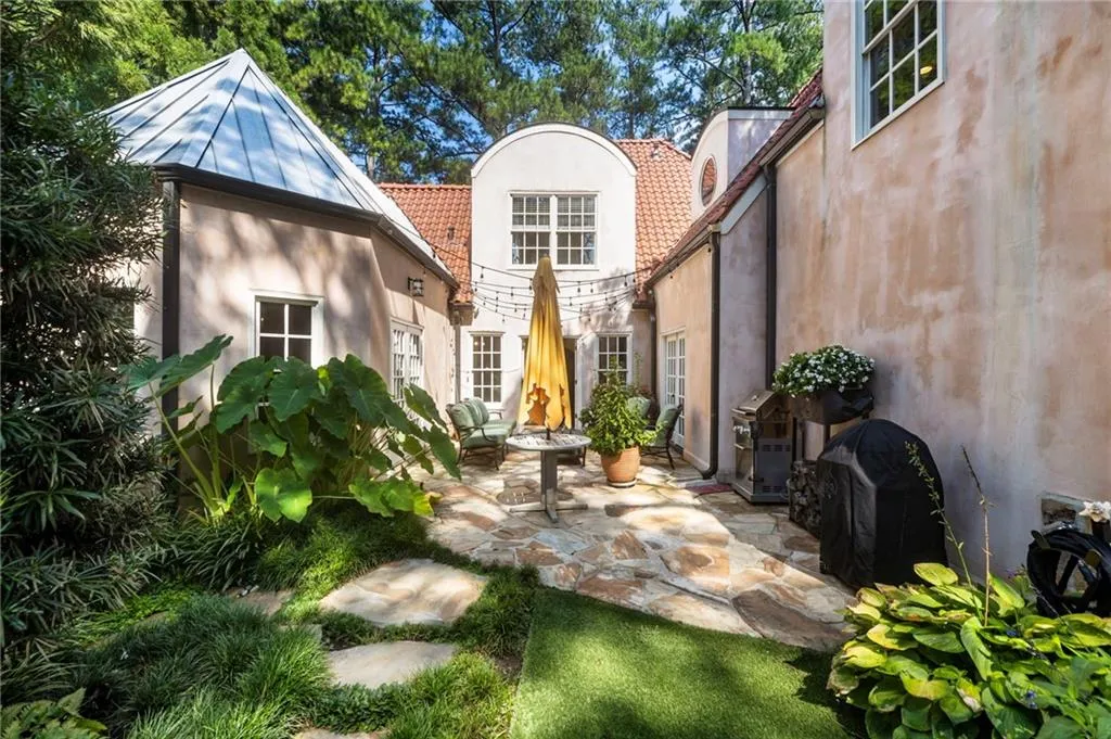 2085 Mckinley Road Nw, Atlanta, Georgia 30318, 6 Bedrooms Bedrooms, ,4 BathroomsBathrooms,Residential,For Sale,2085 Mckinley Road Nw,7624908