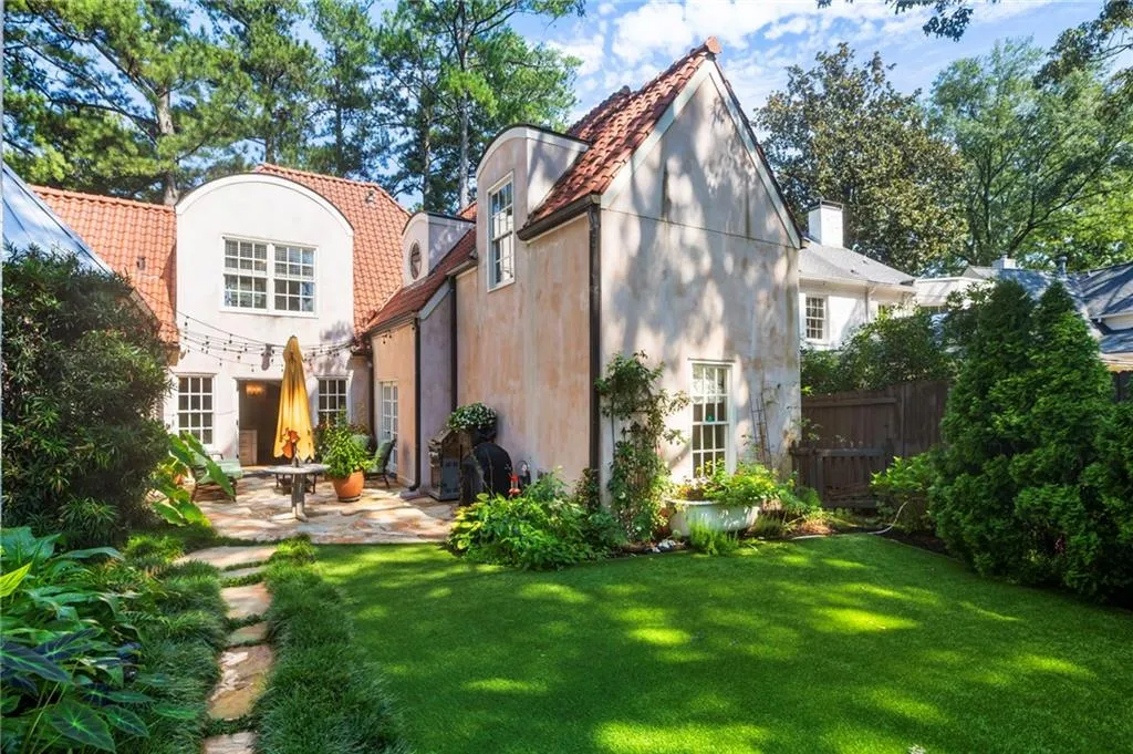 2085 Mckinley Road Nw, Atlanta, Georgia 30318, 6 Bedrooms Bedrooms, ,4 BathroomsBathrooms,Residential,For Sale,2085 Mckinley Road Nw,7624908