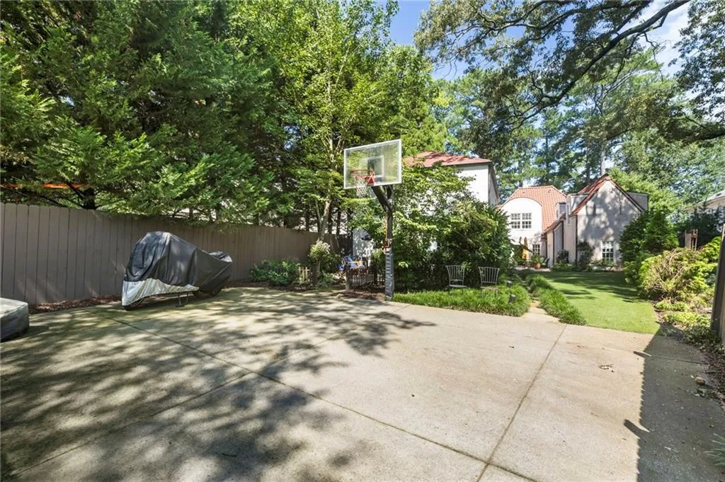 2085 Mckinley Road Nw, Atlanta, Georgia 30318, 6 Bedrooms Bedrooms, ,4 BathroomsBathrooms,Residential,For Sale,2085 Mckinley Road Nw,7624908