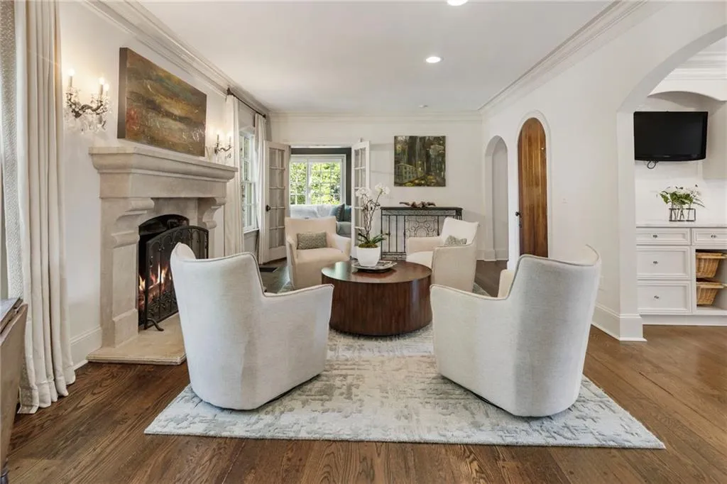 2085 Mckinley Road Nw, Atlanta, Georgia 30318, 6 Bedrooms Bedrooms, ,4 BathroomsBathrooms,Residential,For Sale,2085 Mckinley Road Nw,7624908
