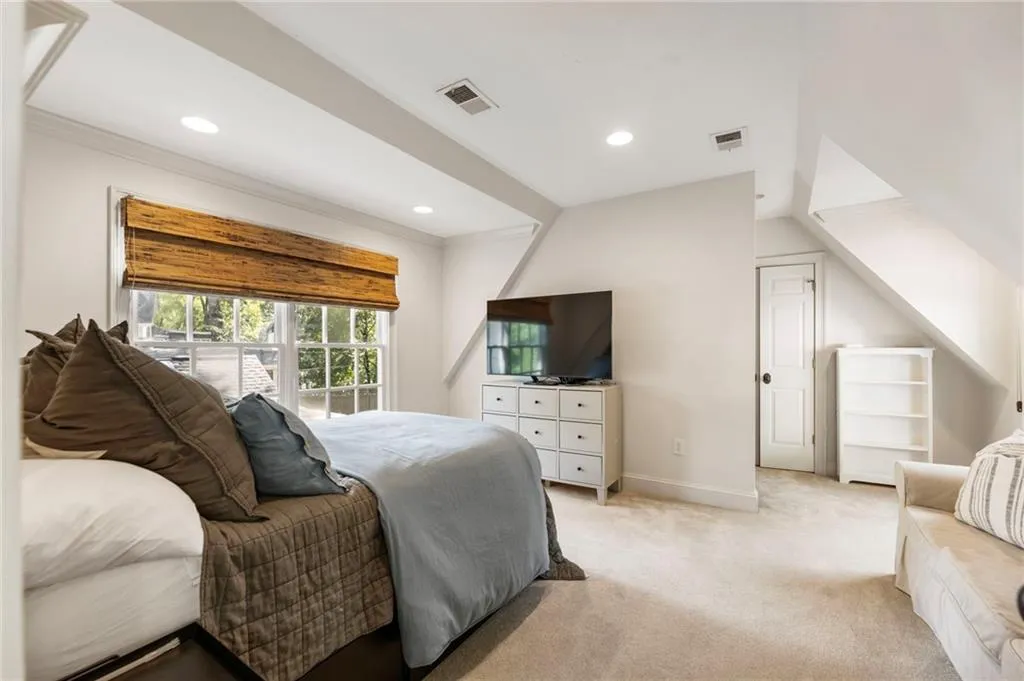 2nd floor bdrm