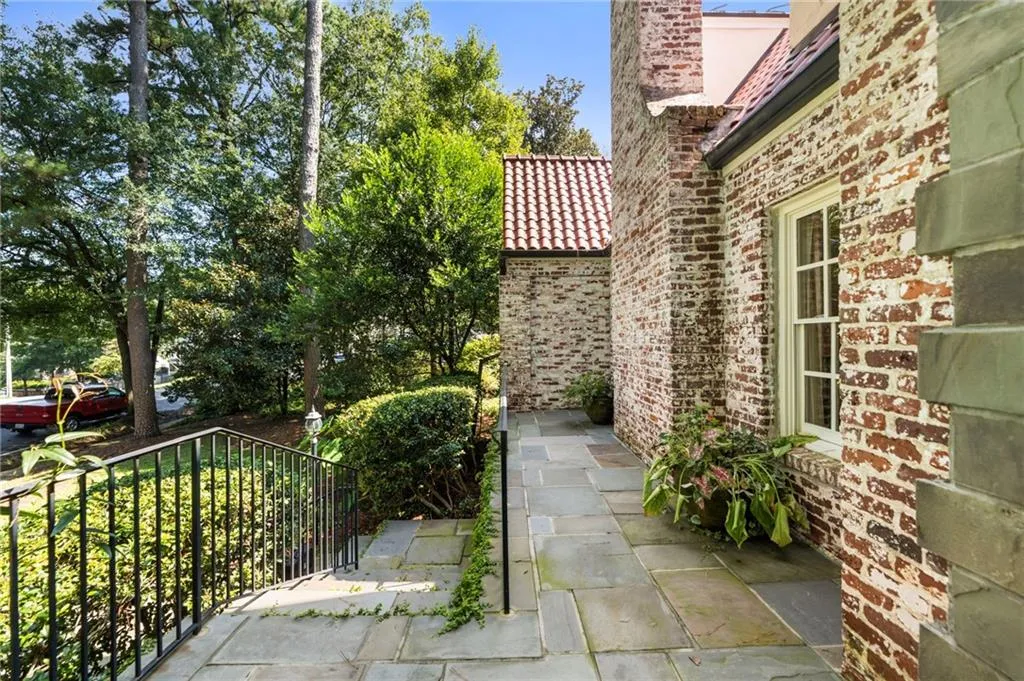 2085 Mckinley Road Nw, Atlanta, Georgia 30318, 6 Bedrooms Bedrooms, ,4 BathroomsBathrooms,Residential,For Sale,2085 Mckinley Road Nw,7624908