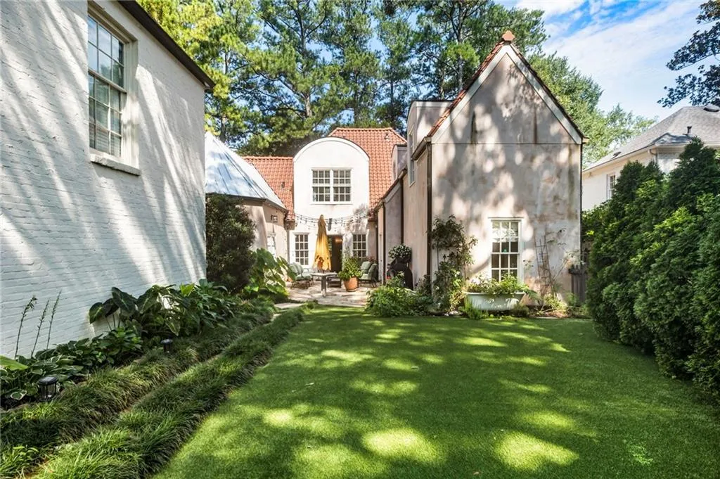 2085 Mckinley Road Nw, Atlanta, Georgia 30318, 6 Bedrooms Bedrooms, ,4 BathroomsBathrooms,Residential,For Sale,2085 Mckinley Road Nw,7624908