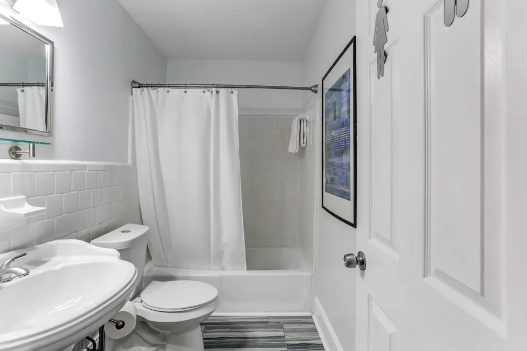 6520 Roswell Road Unit 84, Sandy Springs, Georgia 30328, 2 Bedrooms Bedrooms, ,2 BathroomsBathrooms,Residential,Sold,6520 Roswell Road Unit 84,6793461