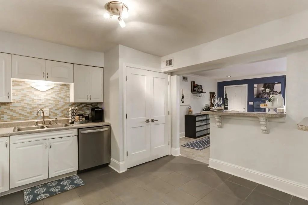 6520 Roswell Road Unit 84, Sandy Springs, Georgia 30328, 2 Bedrooms Bedrooms, ,2 BathroomsBathrooms,Residential,Sold,6520 Roswell Road Unit 84,6793461