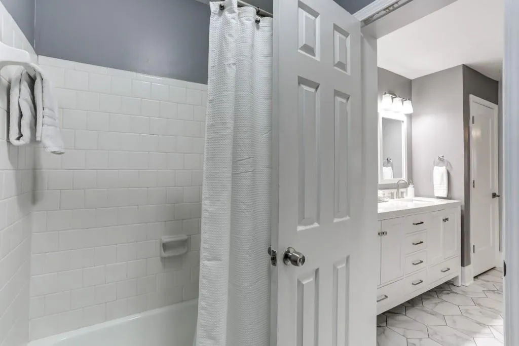 6520 Roswell Road Unit 84, Sandy Springs, Georgia 30328, 2 Bedrooms Bedrooms, ,2 BathroomsBathrooms,Residential,Sold,6520 Roswell Road Unit 84,6793461