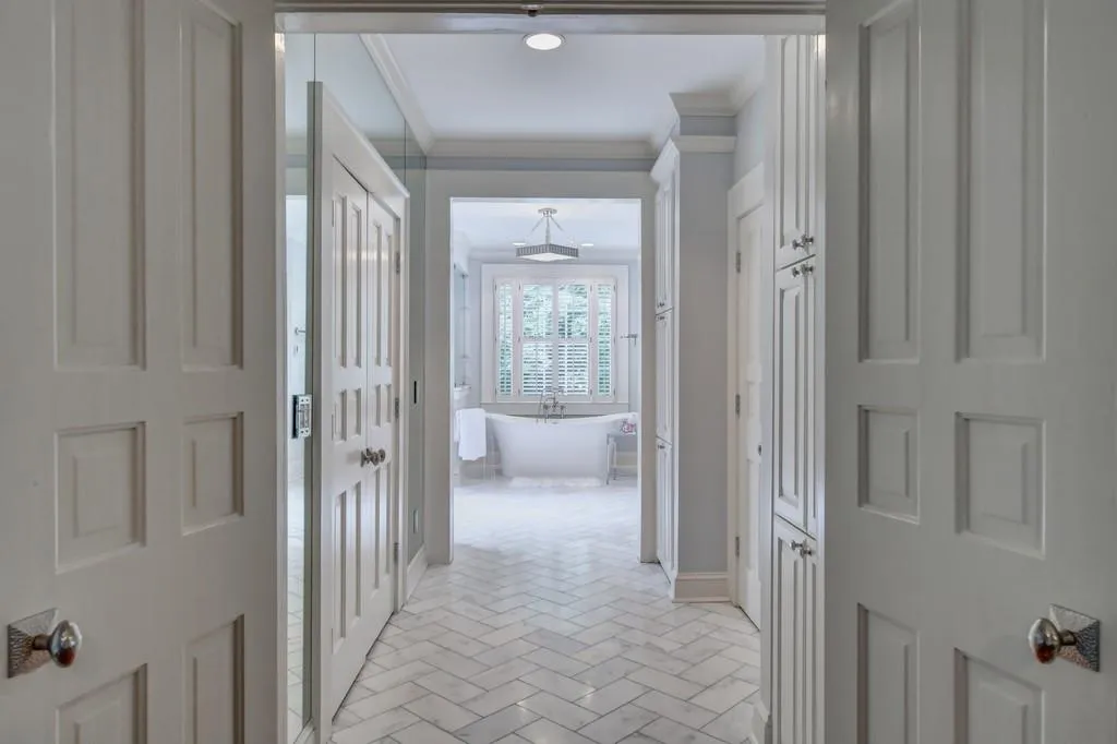 5825 Powers Ferry Road, Atlanta, Georgia 30327, 6 Bedrooms Bedrooms, ,4 BathroomsBathrooms,Residential,Sold,5825 Powers Ferry Road,6502604
