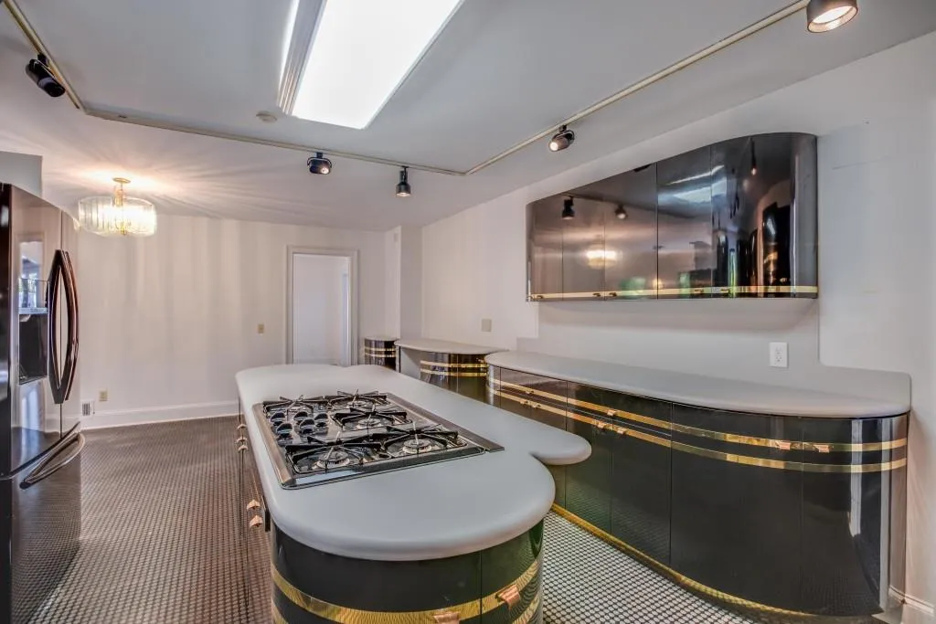 990 Ivy Falls Drive, Atlanta, Georgia 30328, 4 Bedrooms Bedrooms, ,3 BathroomsBathrooms,Residential,Sold,990 Ivy Falls Drive,5993031