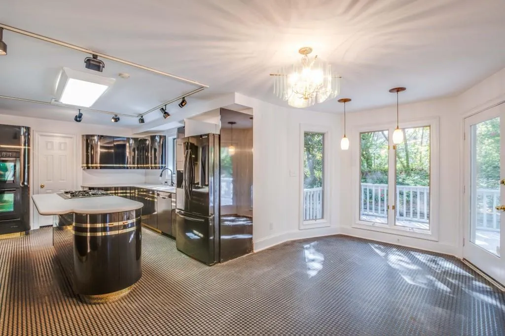 990 Ivy Falls Drive, Atlanta, Georgia 30328, 4 Bedrooms Bedrooms, ,3 BathroomsBathrooms,Residential,Sold,990 Ivy Falls Drive,5993031