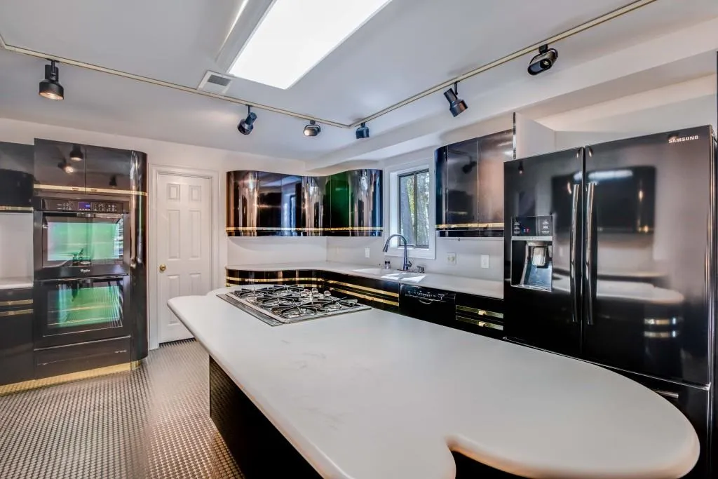 990 Ivy Falls Drive, Atlanta, Georgia 30328, 4 Bedrooms Bedrooms, ,3 BathroomsBathrooms,Residential,Sold,990 Ivy Falls Drive,5993031