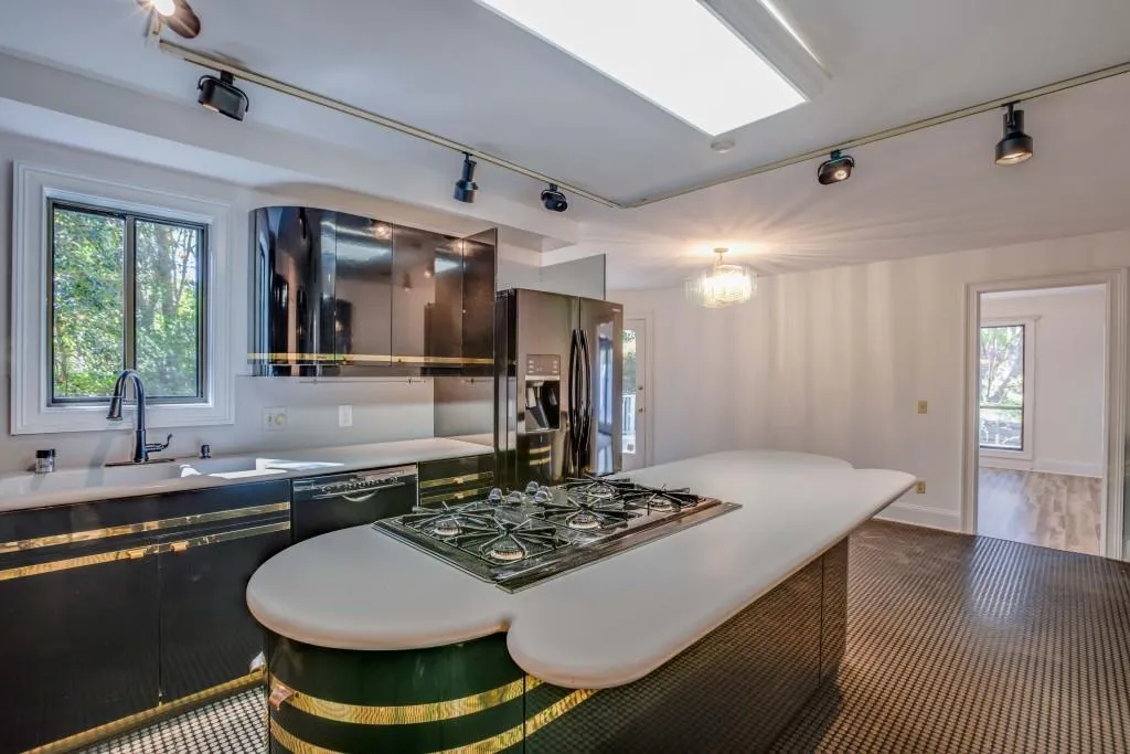 990 Ivy Falls Drive, Atlanta, Georgia 30328, 4 Bedrooms Bedrooms, ,3 BathroomsBathrooms,Residential,Sold,990 Ivy Falls Drive,5993031