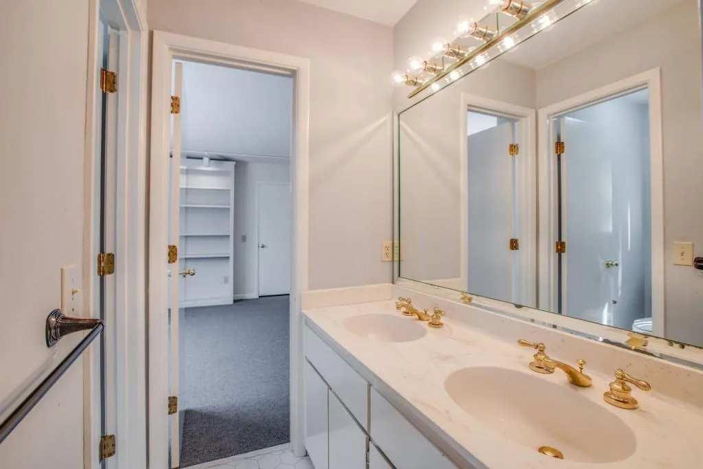 990 Ivy Falls Drive, Atlanta, Georgia 30328, 4 Bedrooms Bedrooms, ,3 BathroomsBathrooms,Residential,Sold,990 Ivy Falls Drive,5993031