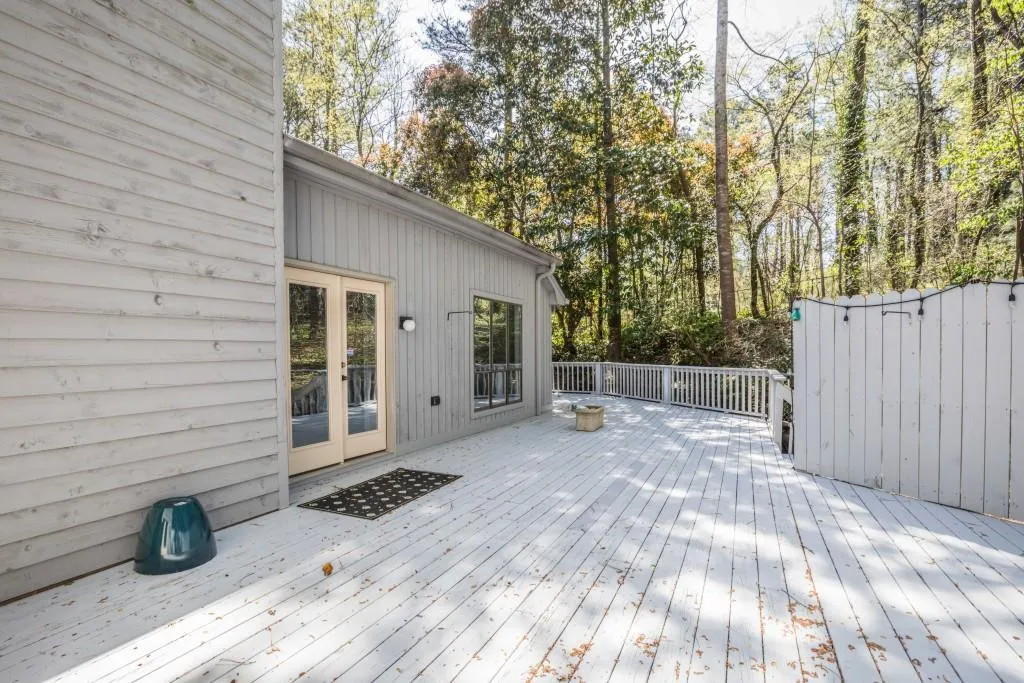 990 Ivy Falls Drive, Atlanta, Georgia 30328, 4 Bedrooms Bedrooms, ,3 BathroomsBathrooms,Residential,Sold,990 Ivy Falls Drive,5993031