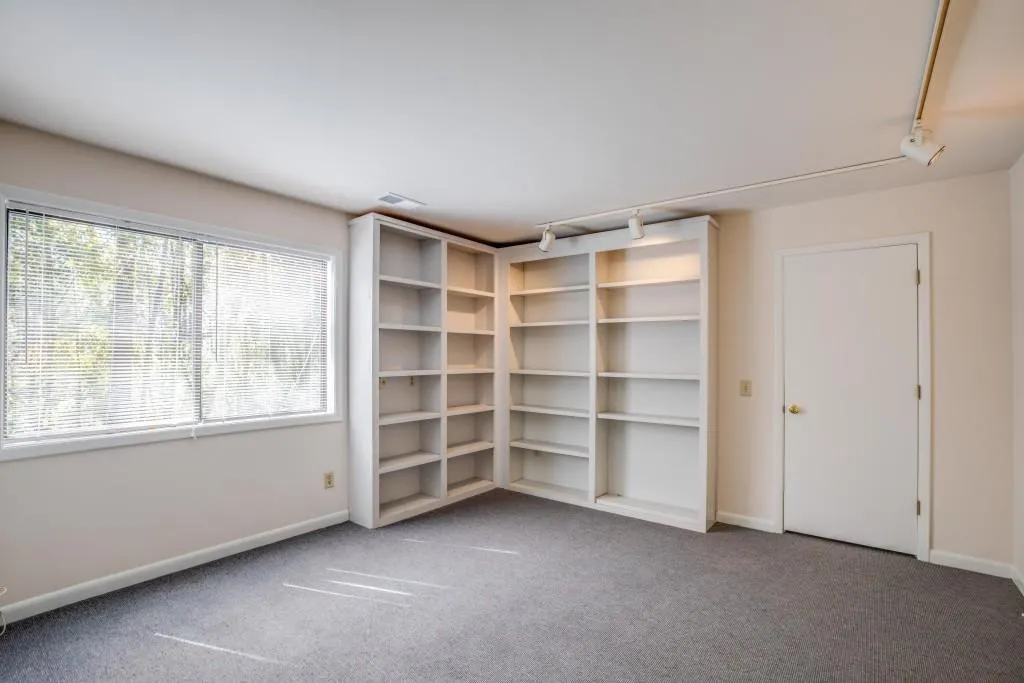 990 Ivy Falls Drive, Atlanta, Georgia 30328, 4 Bedrooms Bedrooms, ,3 BathroomsBathrooms,Residential,Sold,990 Ivy Falls Drive,5993031