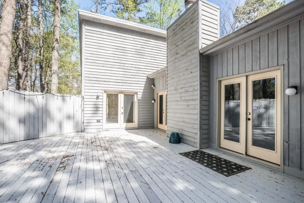 990 Ivy Falls Drive, Atlanta, Georgia 30328, 4 Bedrooms Bedrooms, ,3 BathroomsBathrooms,Residential,Sold,990 Ivy Falls Drive,5993031