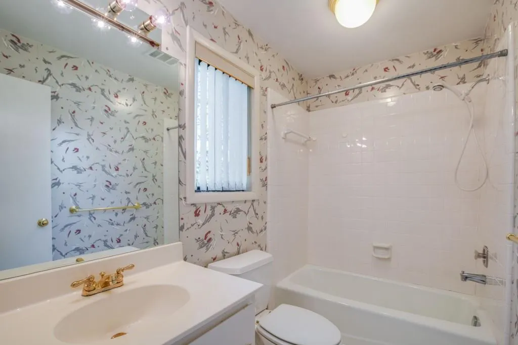 990 Ivy Falls Drive, Atlanta, Georgia 30328, 4 Bedrooms Bedrooms, ,3 BathroomsBathrooms,Residential,Sold,990 Ivy Falls Drive,5993031