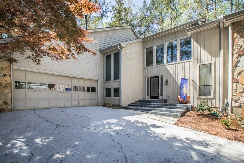 990 Ivy Falls Drive, Atlanta, Georgia 30328, 4 Bedrooms Bedrooms, ,3 BathroomsBathrooms,Residential,Sold,990 Ivy Falls Drive,5993031