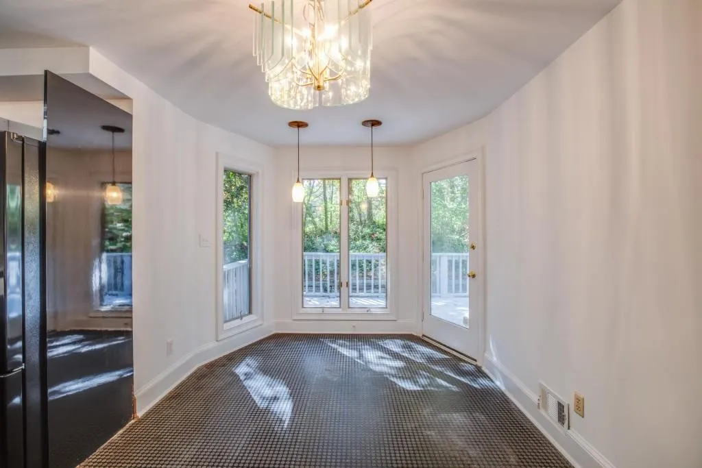 990 Ivy Falls Drive, Atlanta, Georgia 30328, 4 Bedrooms Bedrooms, ,3 BathroomsBathrooms,Residential,Sold,990 Ivy Falls Drive,5993031