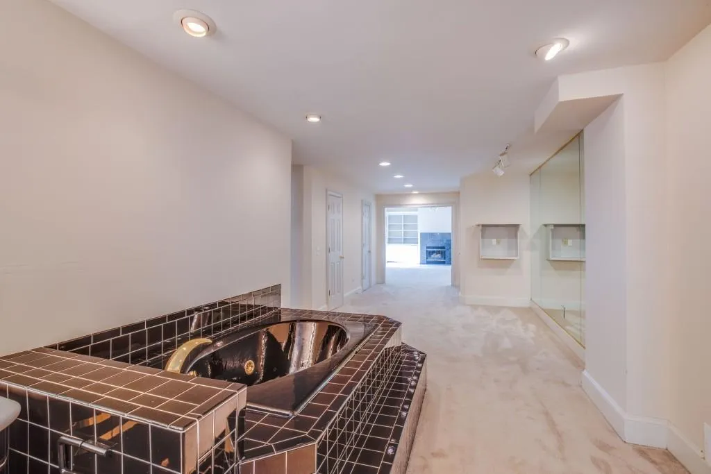 990 Ivy Falls Drive, Atlanta, Georgia 30328, 4 Bedrooms Bedrooms, ,3 BathroomsBathrooms,Residential,Sold,990 Ivy Falls Drive,5993031