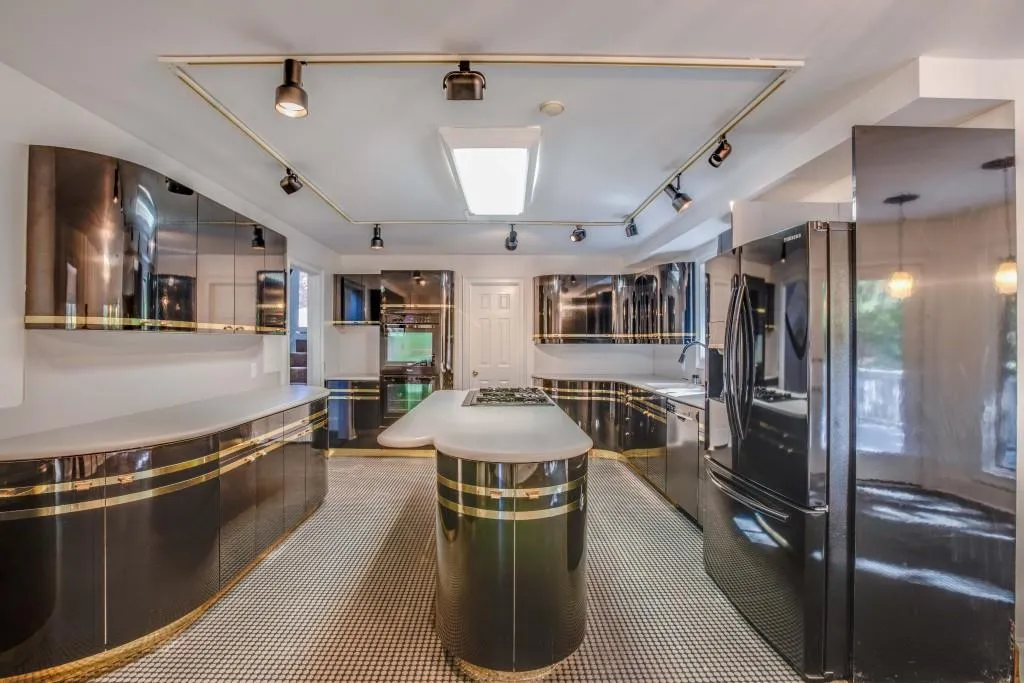 990 Ivy Falls Drive, Atlanta, Georgia 30328, 4 Bedrooms Bedrooms, ,3 BathroomsBathrooms,Residential,Sold,990 Ivy Falls Drive,5993031