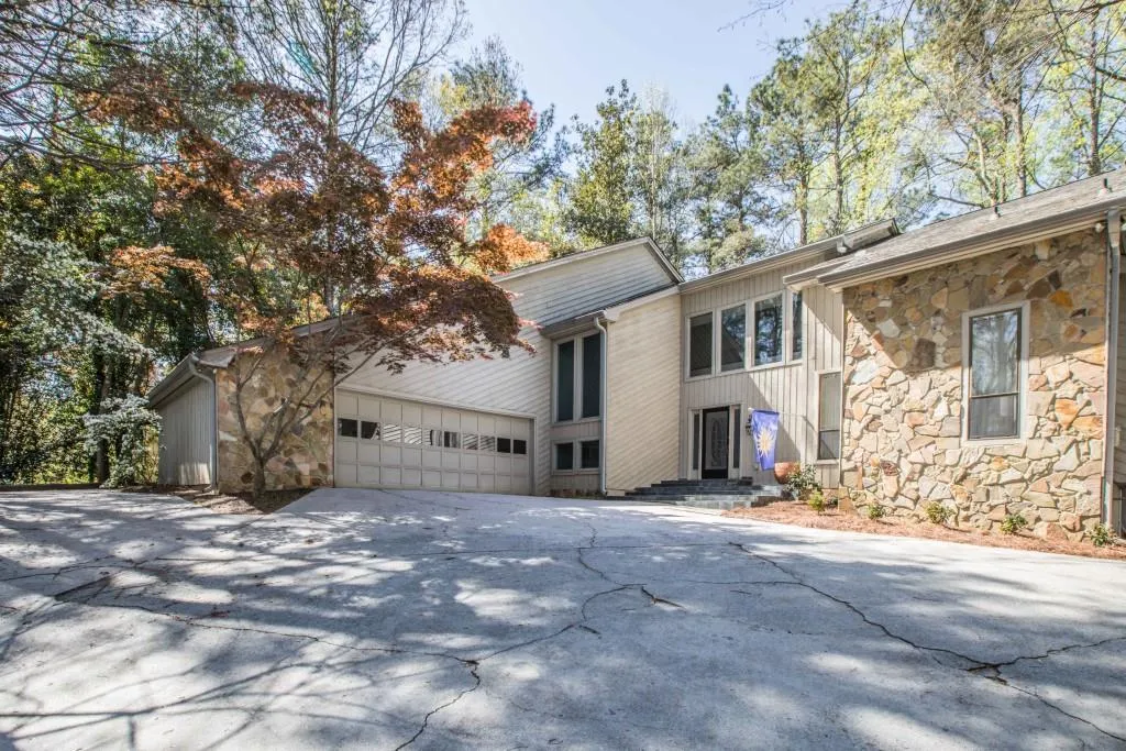 990 Ivy Falls Drive, Atlanta, Georgia 30328, 4 Bedrooms Bedrooms, ,3 BathroomsBathrooms,Residential,Sold,990 Ivy Falls Drive,5993031