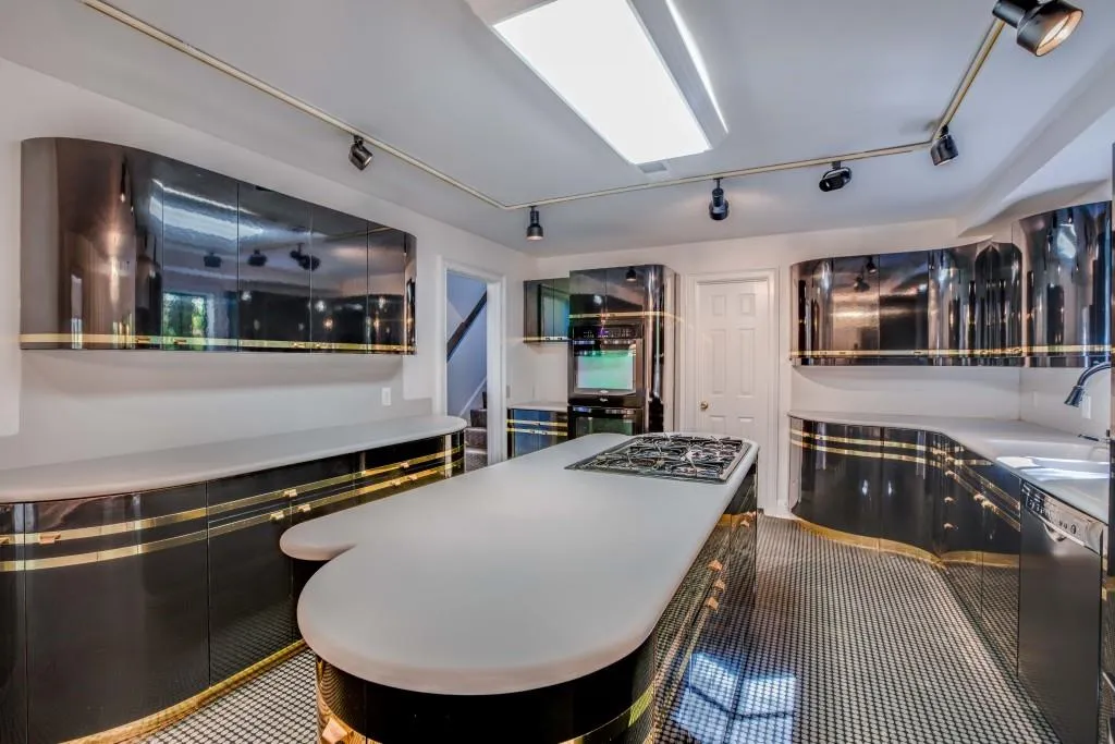 990 Ivy Falls Drive, Atlanta, Georgia 30328, 4 Bedrooms Bedrooms, ,3 BathroomsBathrooms,Residential,Sold,990 Ivy Falls Drive,5993031