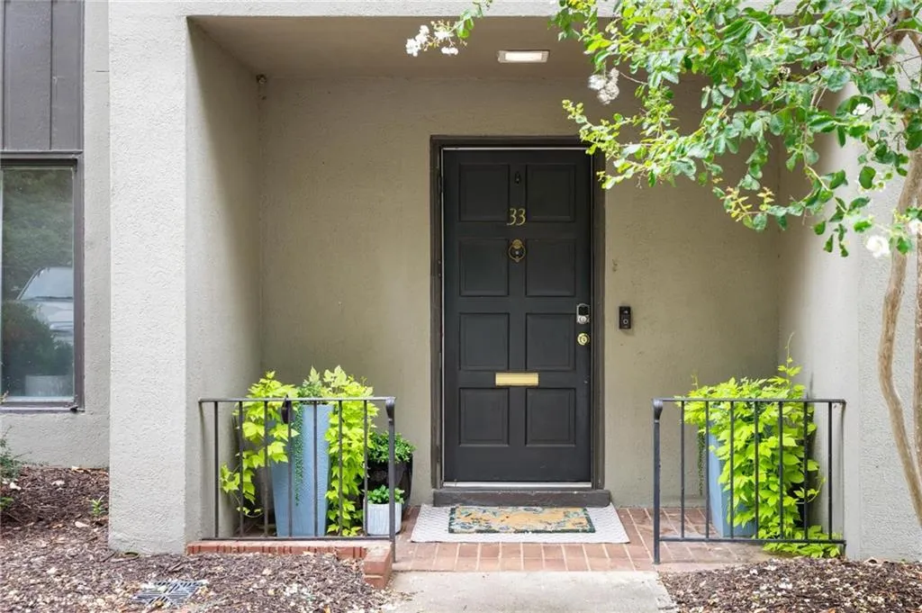 33 Ivy Trail Ne, Atlanta, Georgia 30342, 2 Bedrooms Bedrooms, ,2 BathroomsBathrooms,Residential,For Sale,33 Ivy Trail Ne,7624092