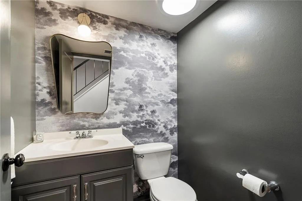 33 Ivy Trail Ne, Atlanta, Georgia 30342, 2 Bedrooms Bedrooms, ,2 BathroomsBathrooms,Residential,For Sale,33 Ivy Trail Ne,7624092