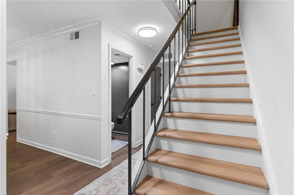 33 Ivy Trail Ne, Atlanta, Georgia 30342, 2 Bedrooms Bedrooms, ,2 BathroomsBathrooms,Residential,For Sale,33 Ivy Trail Ne,7624092