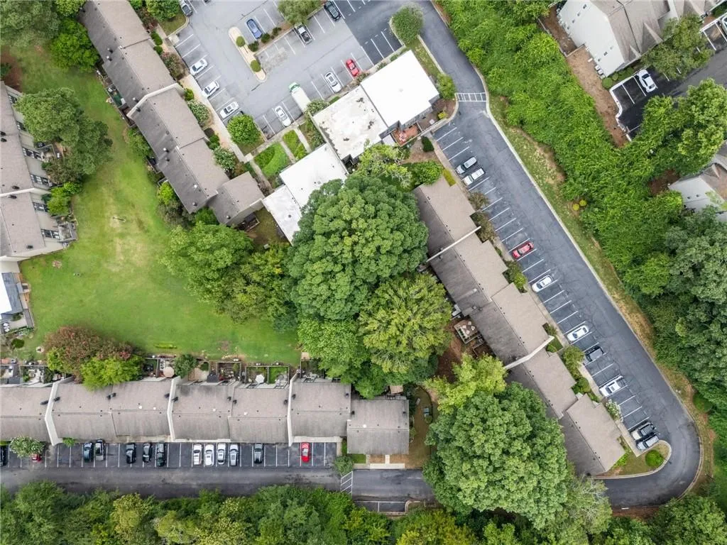 33 Ivy Trail Ne, Atlanta, Georgia 30342, 2 Bedrooms Bedrooms, ,2 BathroomsBathrooms,Residential,For Sale,33 Ivy Trail Ne,7624092