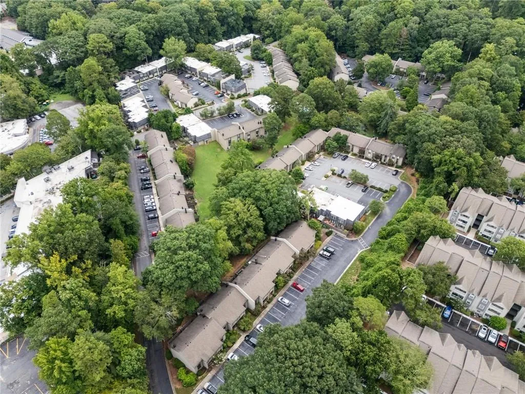33 Ivy Trail Ne, Atlanta, Georgia 30342, 2 Bedrooms Bedrooms, ,2 BathroomsBathrooms,Residential,For Sale,33 Ivy Trail Ne,7624092